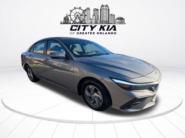 Used 2026 Hyundai Elantra SE FWD image 8