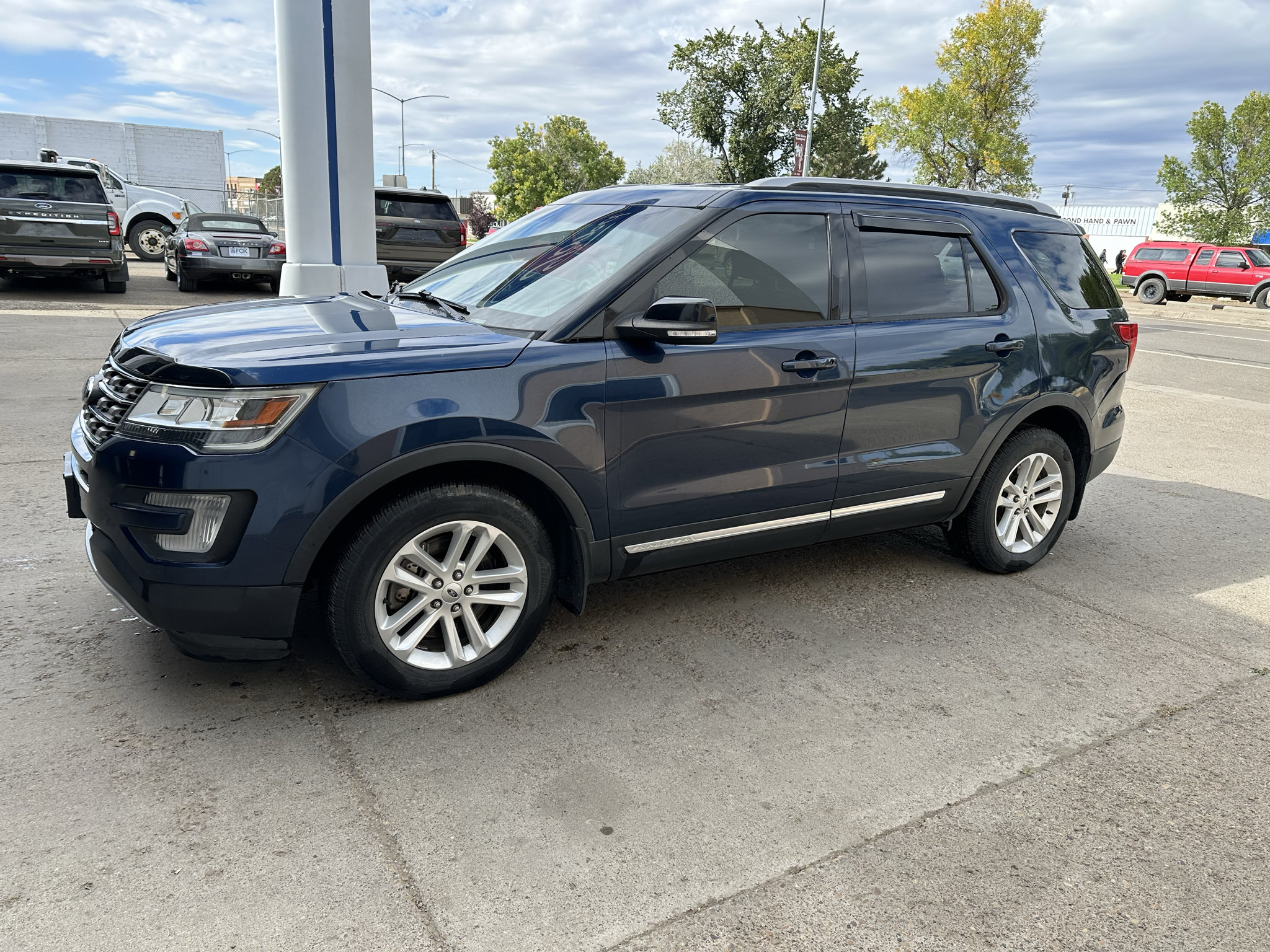 Used 2016 Ford Explorer XLT w/ Equipment Group 202A FWD image 1