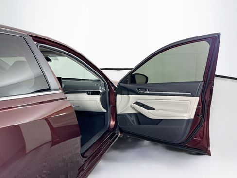Used 2023 Nissan Altima 2.5 SV w/ SV Premium Package FWD image 32