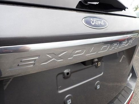 Used 2022 Ford Explorer Platinum w/ Technology Package AWD/4WD image 5