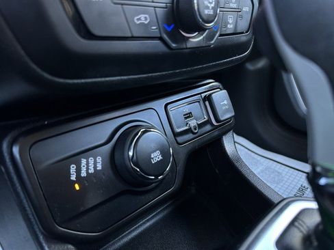 Used 2020 Jeep Renegade Sport image 29