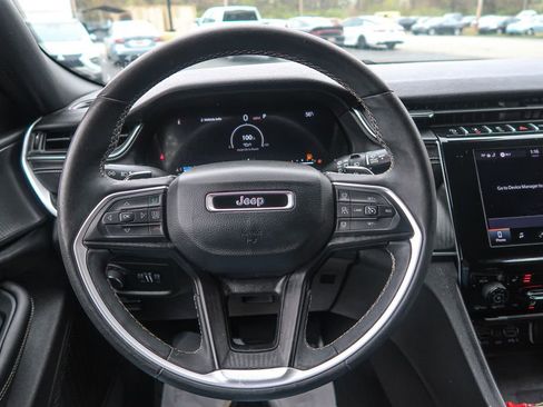 Used 2023 Jeep Grand Cherokee L Laredo image 27