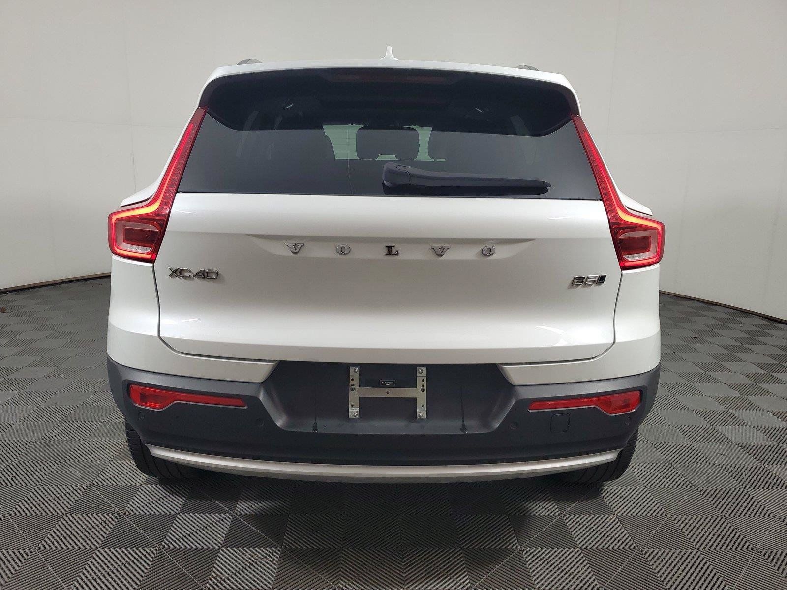 Used 2024 Volvo XC40 B5 Plus w/ Protection Package Premier AWD/4WD image 5