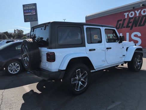 Used 2024 Jeep Wrangler Unlimited w/ Convenience Group AWD/4WD image 5