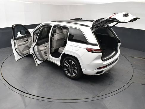 Used 2023 Jeep Grand Cherokee Overland w/ Luxury Tech Group IV image 28