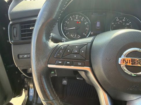 Used 2018 Nissan Rogue SV FWD image 23