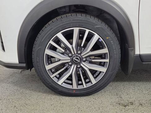Used 2023 Nissan Kicks SV FWD image 9