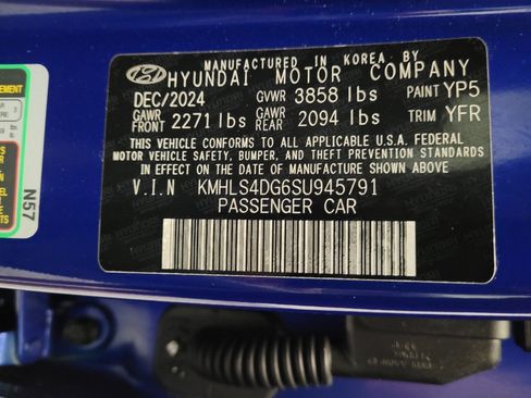 Used 2025 Hyundai Elantra SEL FWD image 33