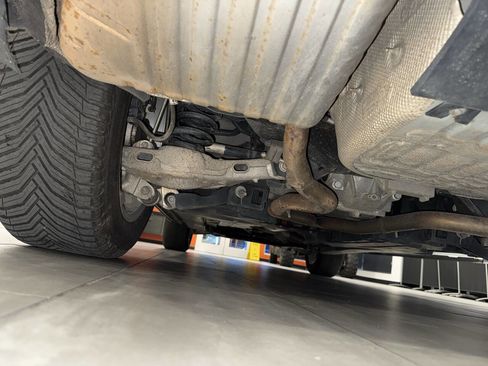 Used 2020 Jaguar F-PACE Premium image 23