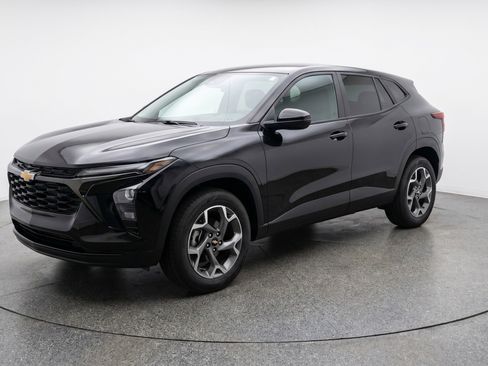 Used 2025 Chevrolet Trax LT w/ LT Convenience Package FWD image 3