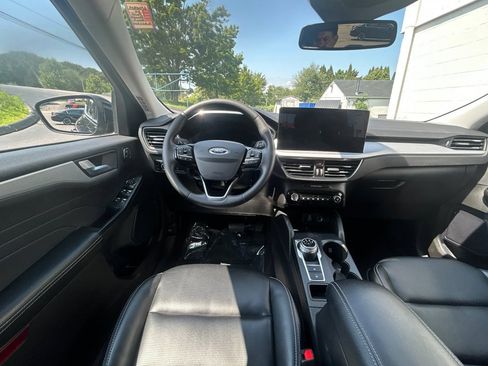Used 2024 Ford Escape Platinum AWD/4WD image 14