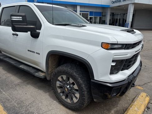 Used 2024 Chevrolet Silverado 2500 Custom w/ Custom Value Package AWD/4WD image 2