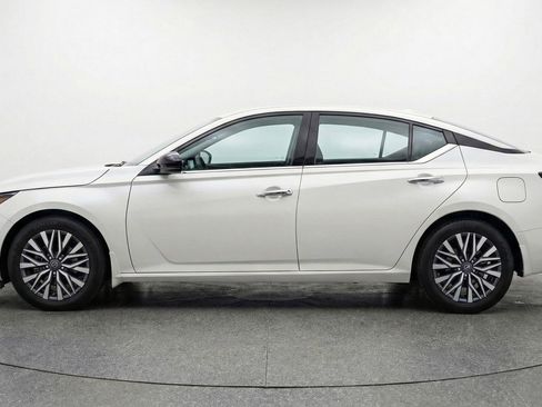 Used 2025 Nissan Altima 2.5 SV FWD image 5