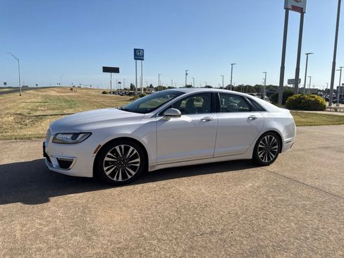Used 2019 Lincoln MKZ Reserve FWD image 2
