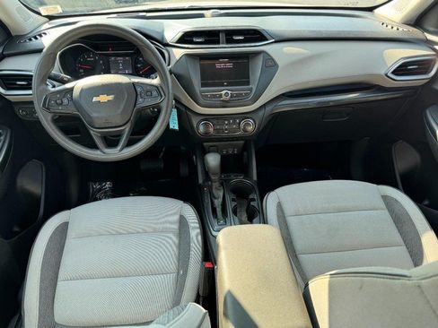 Used 2022 Chevrolet TrailBlazer LS FWD image 11