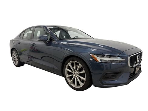 Used 2019 Volvo S60 T5 Momentum w/ Premium Package FWD image 3