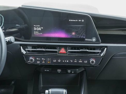 Used 2025 Kia Niro EX FWD image 13