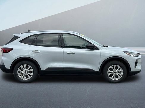 Used 2025 Ford Escape Active image 3