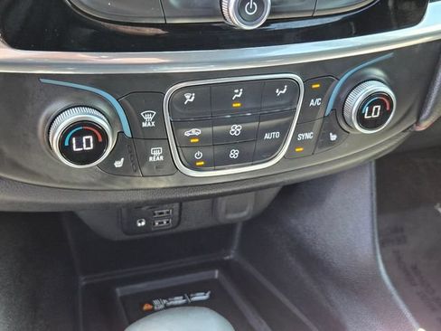 Certified 2023 Chevrolet Traverse RS FWD image 23