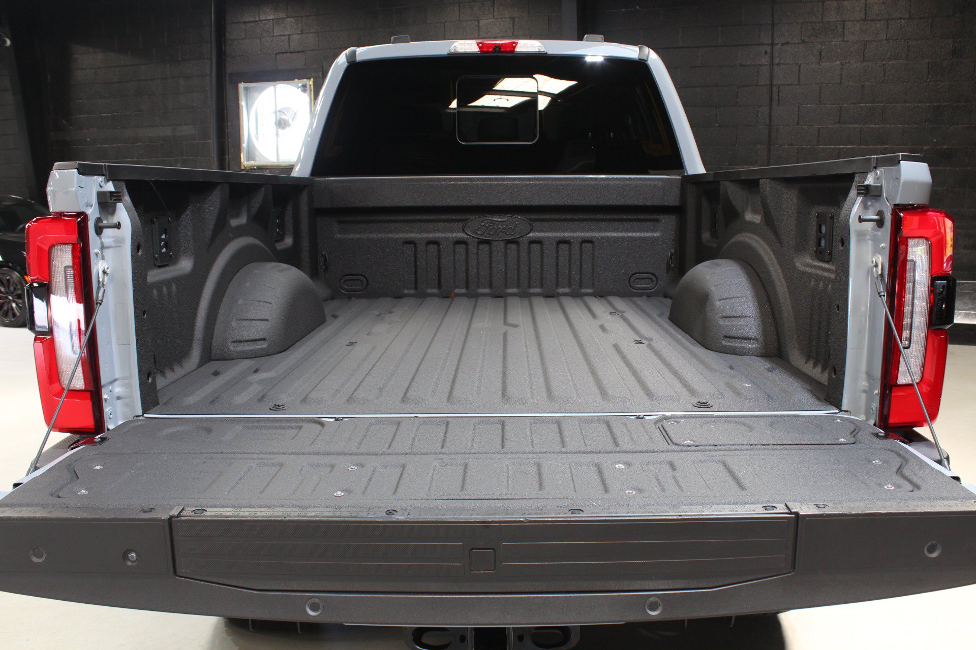 Used 2024 Ford F250 Platinum w/ Tremor Off-Road Package AWD/4WD image 14