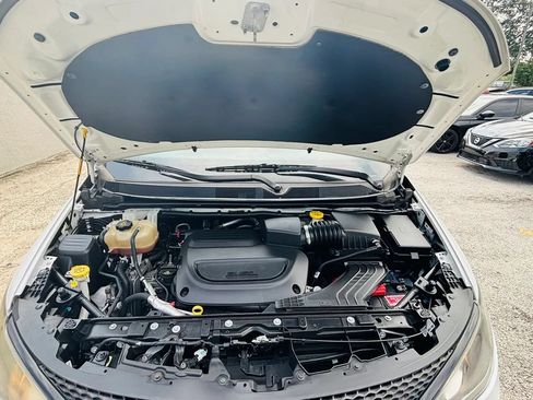 Used 2019 Chrysler Pacifica Touring-L Plus w/ S Appearance Package FWD image 20