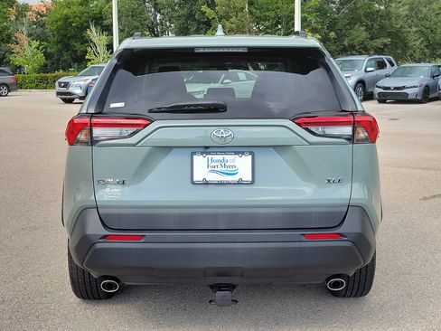 Used 2021 Toyota RAV4 XLE Premium FWD image 5