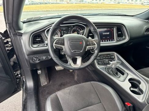 Used 2017 Dodge Challenger GT w/ Technology Group image 19