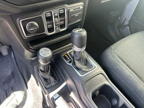 Used 2020 Jeep Wrangler Unlimited Sahara w/ Uconnect 4C Nav & Sound Group AWD/4WD image 12