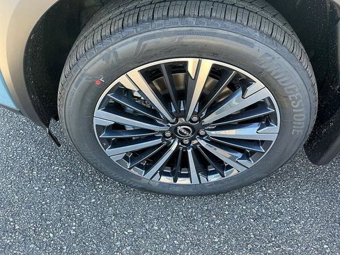 New 2026 Nissan Pathfinder Platinum image 10