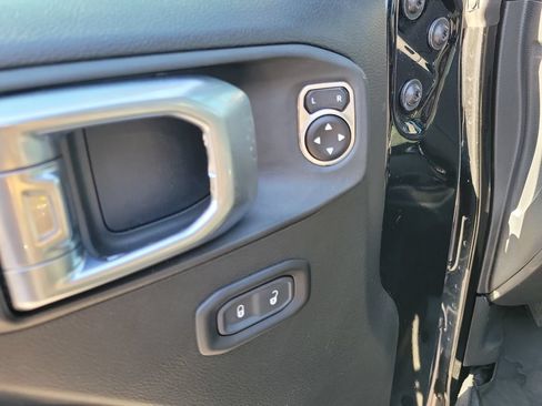 Used 2023 Jeep Gladiator Sport AWD/4WD image 17
