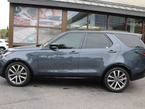 Certified 2025 Land Rover Discovery Dynamic SE image 9