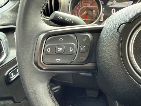 Used 2023 Jeep Gladiator Sport AWD/4WD image 12