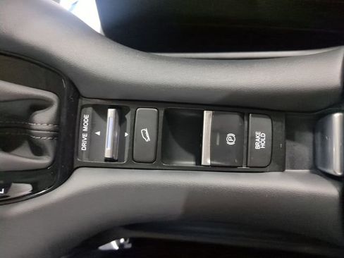 New 2025 Honda HR-V LX image 33