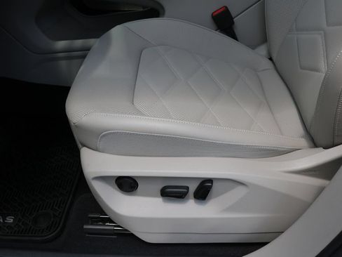 Used 2024 Volkswagen Atlas SE FWD image 15