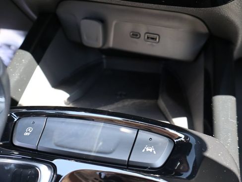 New 2026 Chevrolet Trax LT w/ Sunroof Package FWD image 19