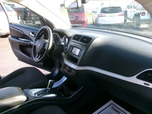 Used 2019 Dodge Journey SE image 21