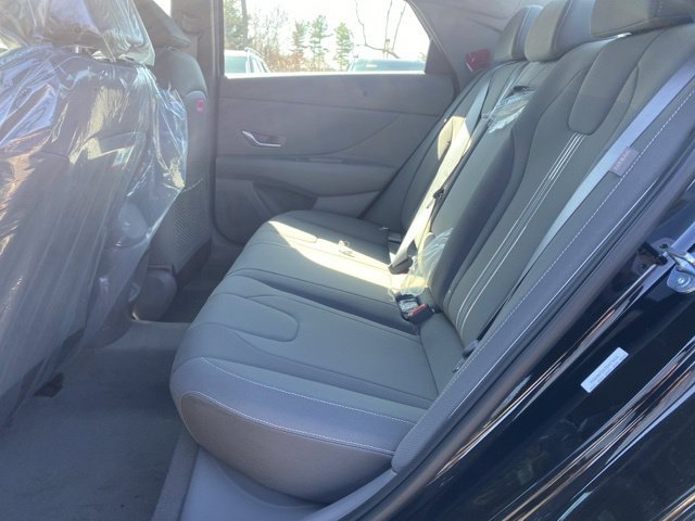 Used 2025 Hyundai Elantra SEL FWD image 12