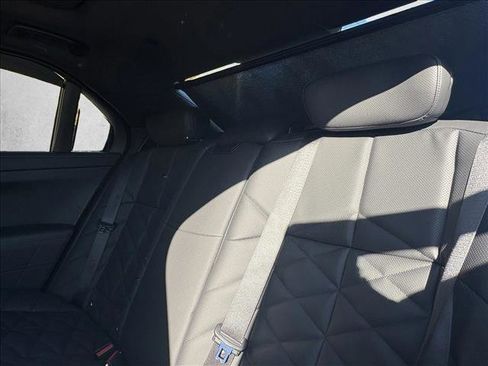 Used 2025 BMW 740i w/ Premium Package image 15