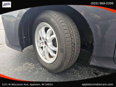 Used 2019 Toyota Prius LE image 39