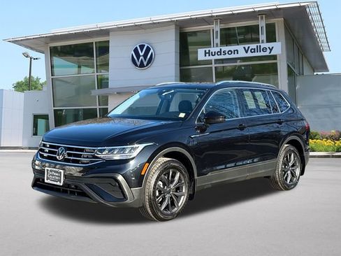 Certified 2024 Volkswagen Tiguan SE w/ Panoramic Sunroof Package image 1