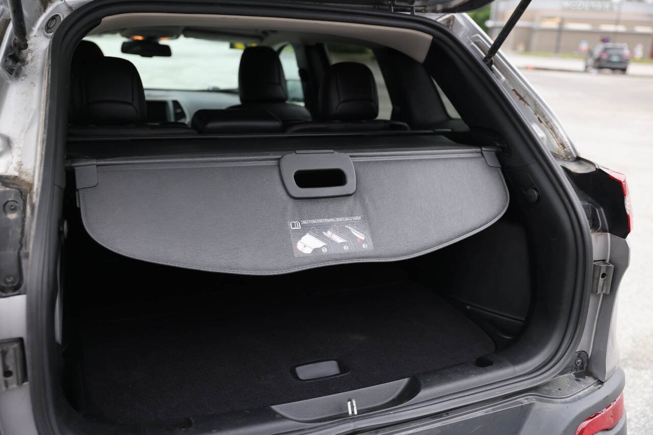 Used 2017 Jeep Cherokee Limited AWD/4WD image 15