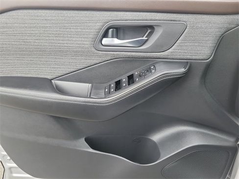 Used 2023 Nissan Rogue SV image 20