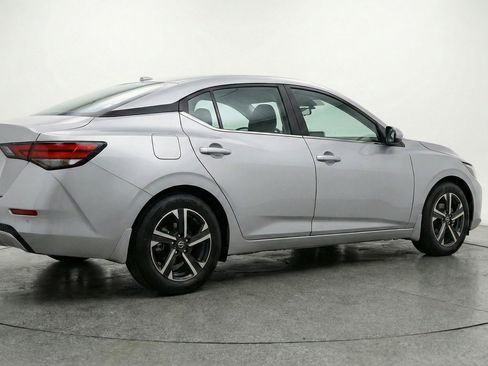Used 2025 Nissan Sentra SV FWD image 9