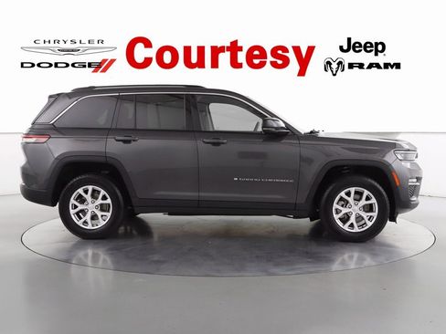 Certified 2022 Jeep Grand Cherokee Limited image 4
