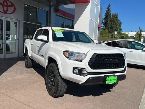 Used 2022 Toyota Tacoma SR5 w/ Black Out Package (TMS) AWD/4WD image 7