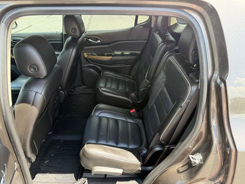 Used 2019 GMC Acadia Denali w/ Technology Package FWD image 15