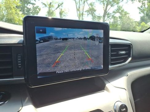 Used 2024 Ford Explorer XLT w/ Equipment Group 202A AWD/4WD image 19