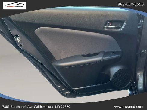 Used 2022 Toyota Prius L Eco FWD image 14