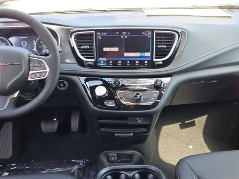 New 2026 Chrysler Pacifica Select FWD image 21