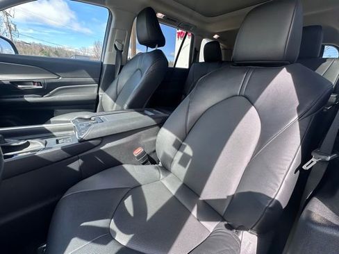 Used 2024 Toyota Grand Highlander XLE image 12